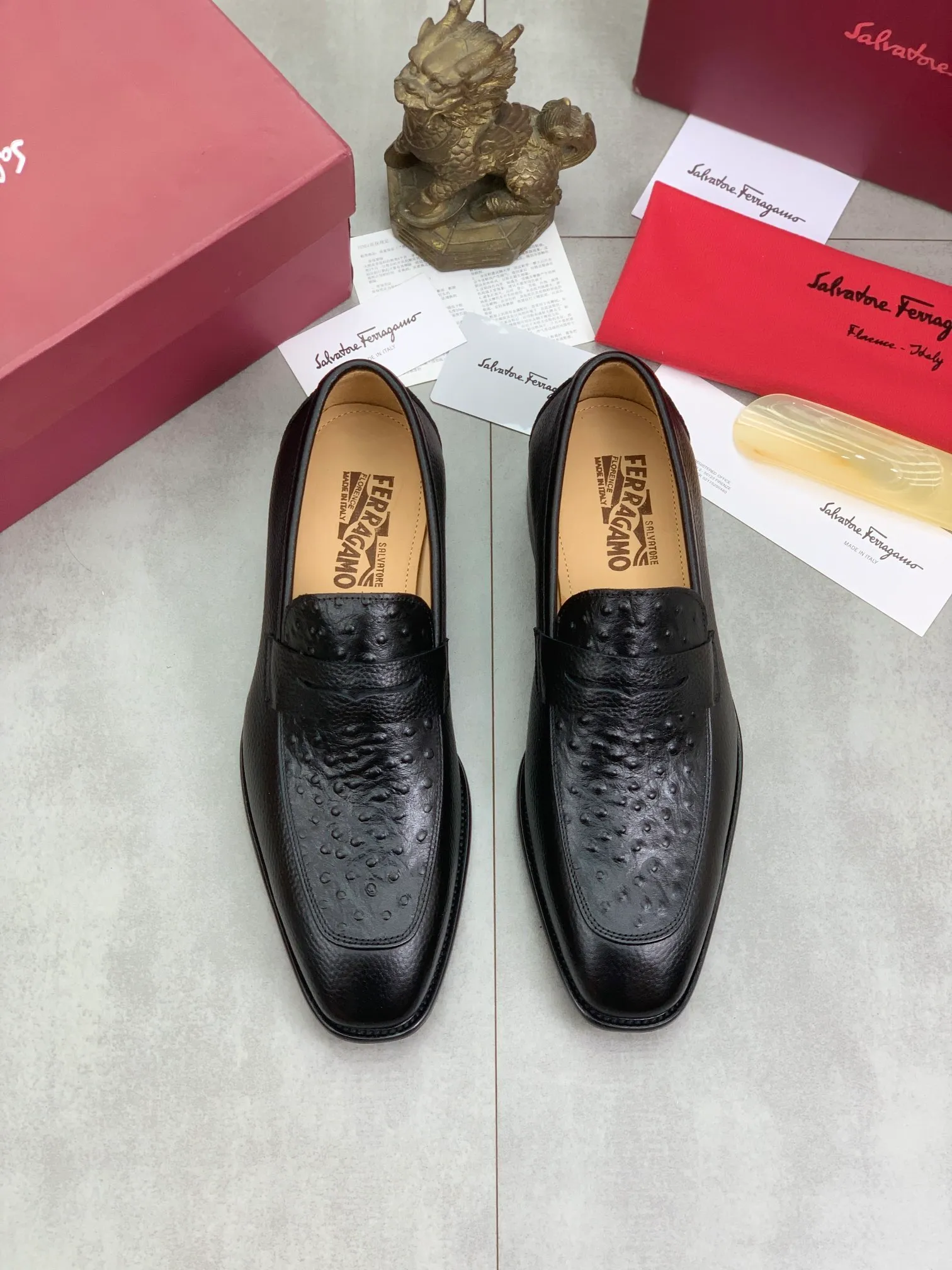 Men's Men's Shoes 💰P460💰[New Style] Water-dyed Niuli 🆘[Salvatore Ferragamo] Ferragamo's latest casual business leather shoes for men! Available at counters simultaneously! The fabric is made of specially imported original open-edge beaded calfskin, and the interior is made of imported water-dyed cowhide. It is absolutely luxurious and leads the fashion trend. Matching code: 38-45 (46 and 47 can be customized); black color optional